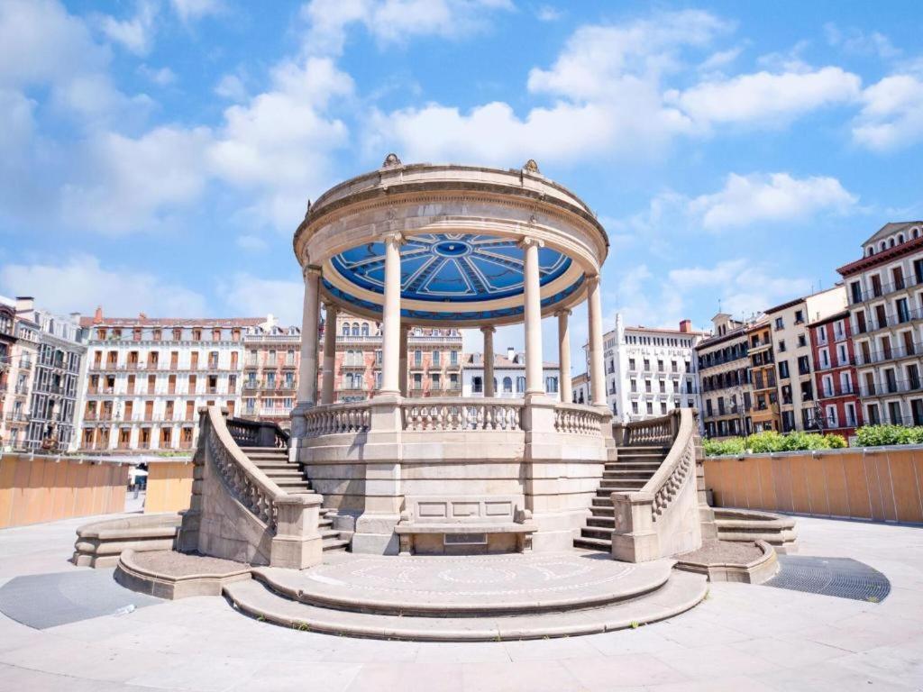 Apartamento Mercaderes Pamplona Bagian luar foto