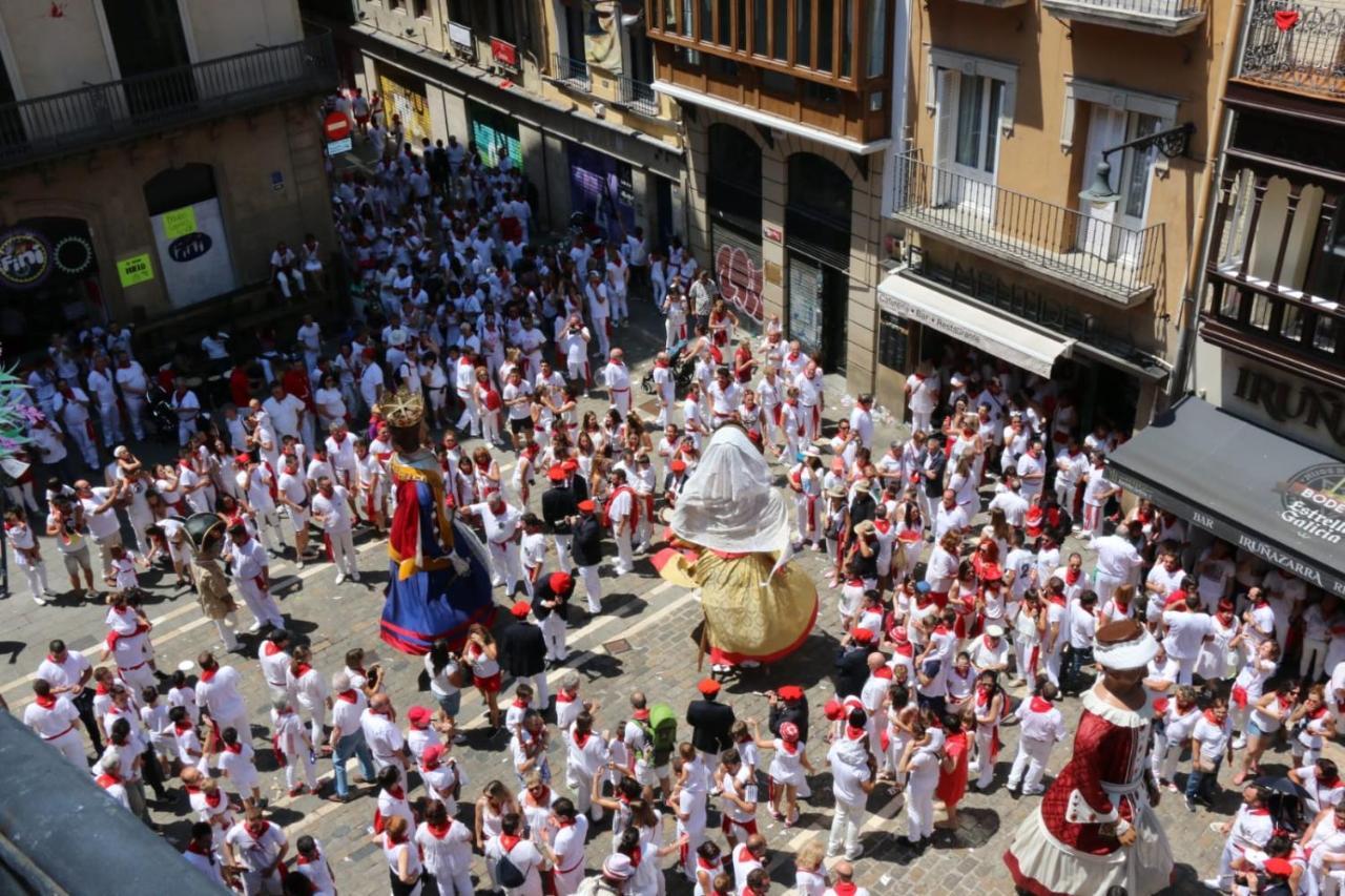 Apartamento Mercaderes Pamplona Bagian luar foto