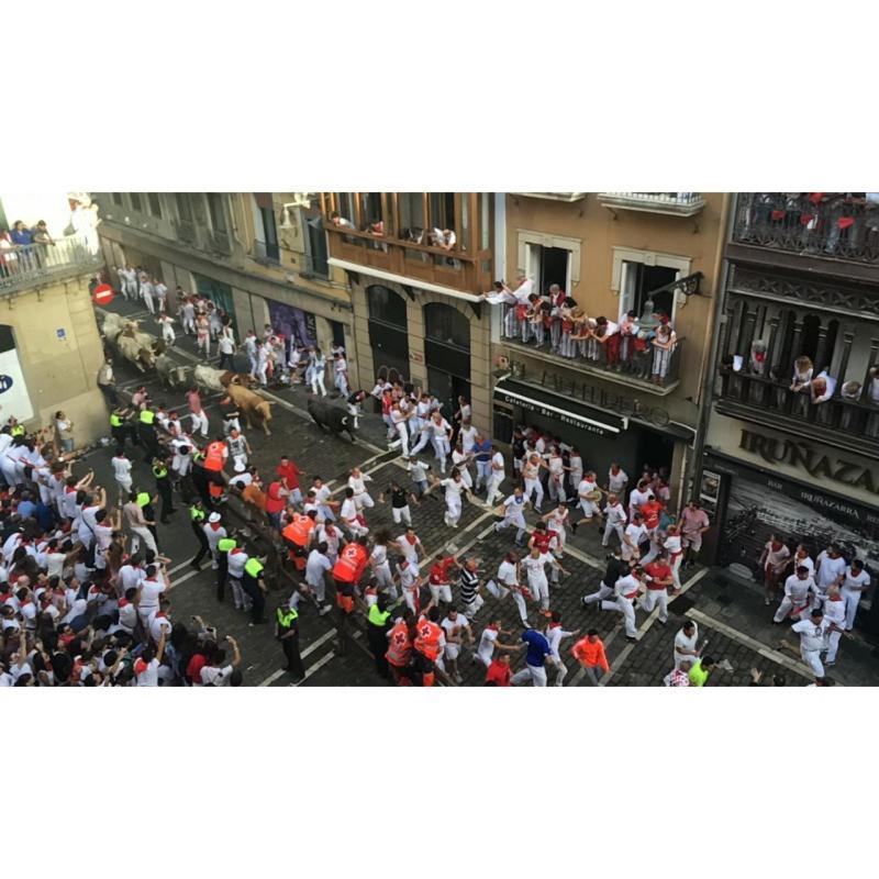 Apartamento Mercaderes Pamplona Bagian luar foto